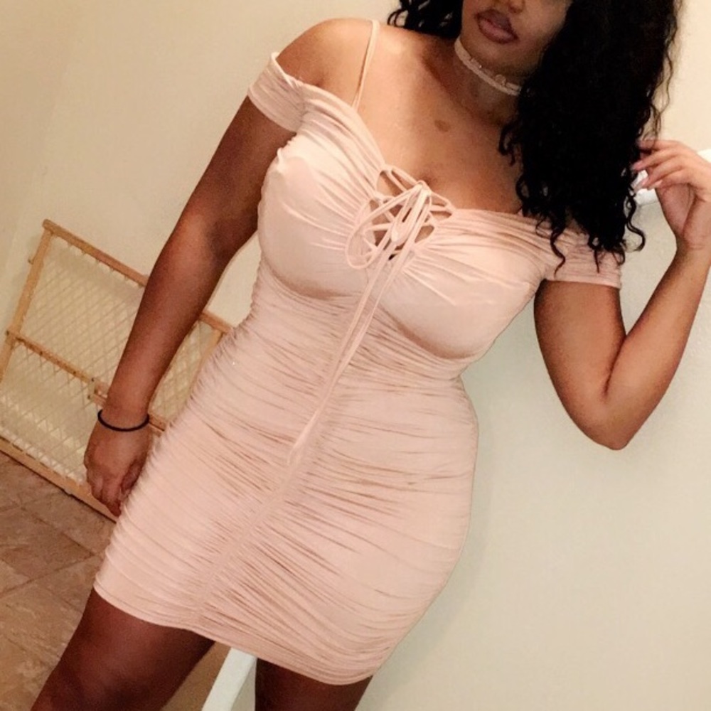 🥞 Nude ruched dress - Worn once